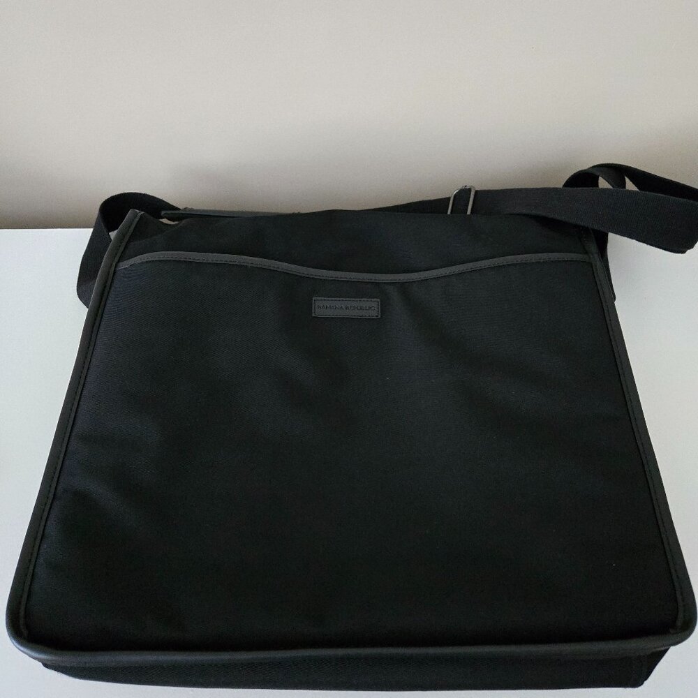 Banana Republic Messenger Bag Unisex - Black - Picture 4 of 7